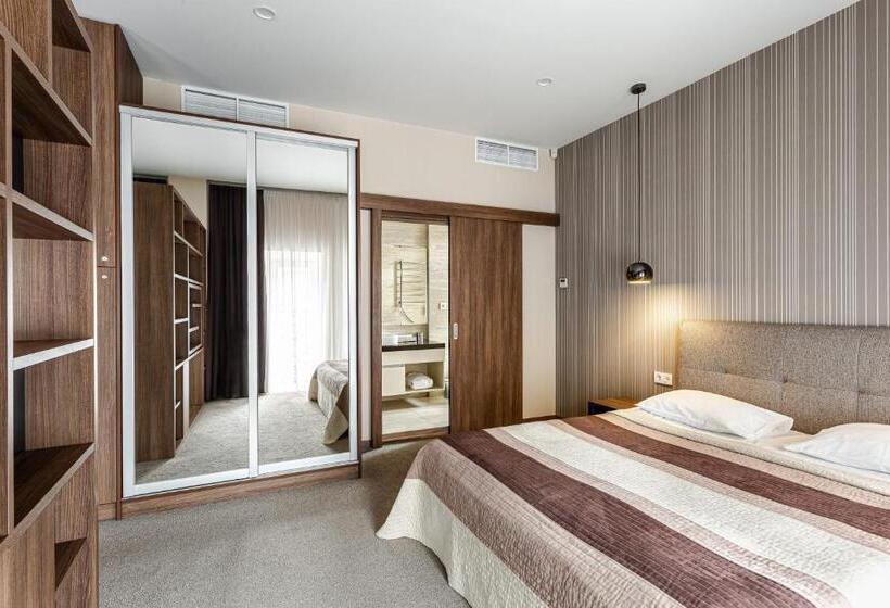 1 Szobás Apartman, Senator Maidan