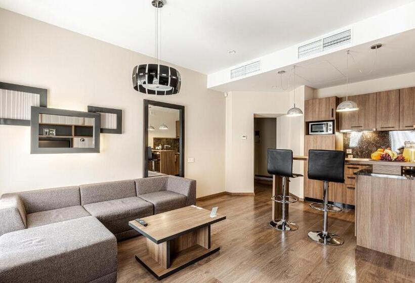 1 Szobás Apartman, Senator Maidan