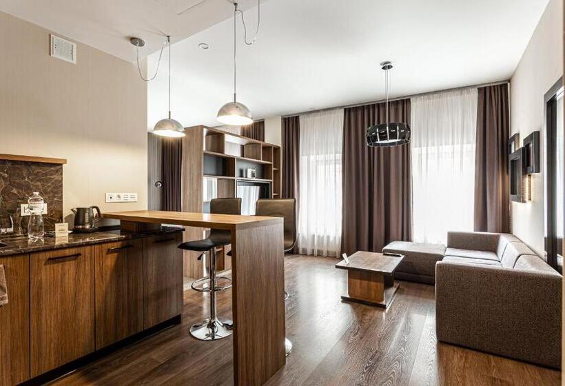 1 Szobás Apartman, Senator Maidan