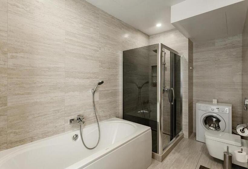 1 Szobás Apartman, Senator Maidan