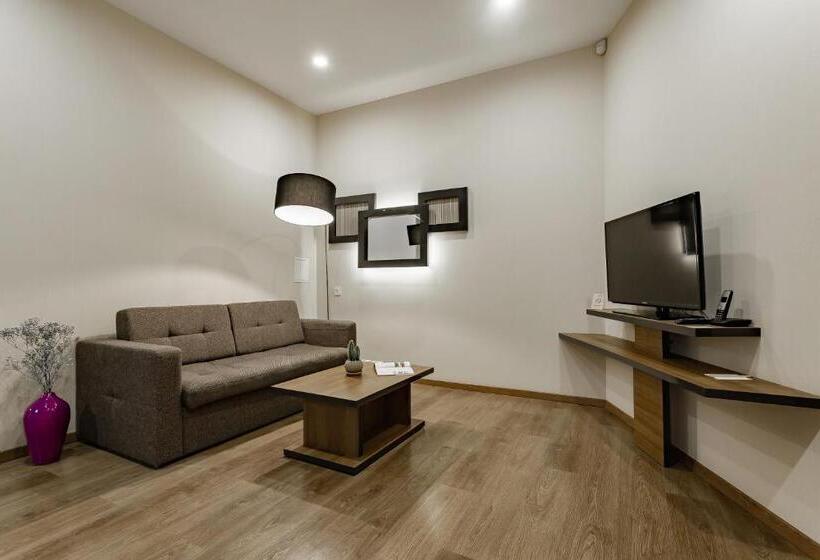 1 Szobás Apartman, Senator Maidan