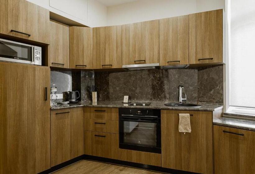 1 Szobás Apartman, Senator Maidan