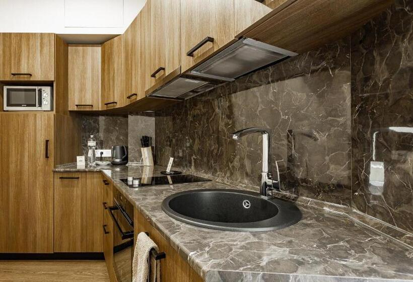 1 Szobás Apartman, Senator Maidan