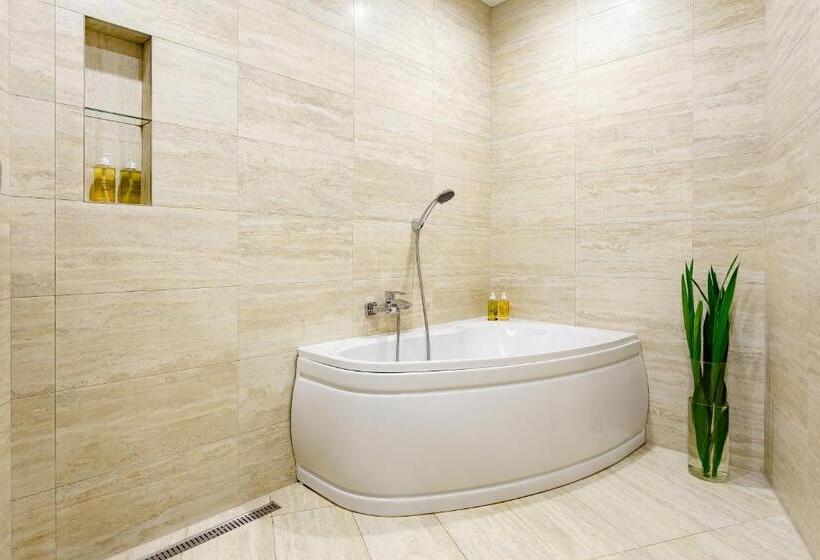 1 Szobás Apartman, Senator Maidan