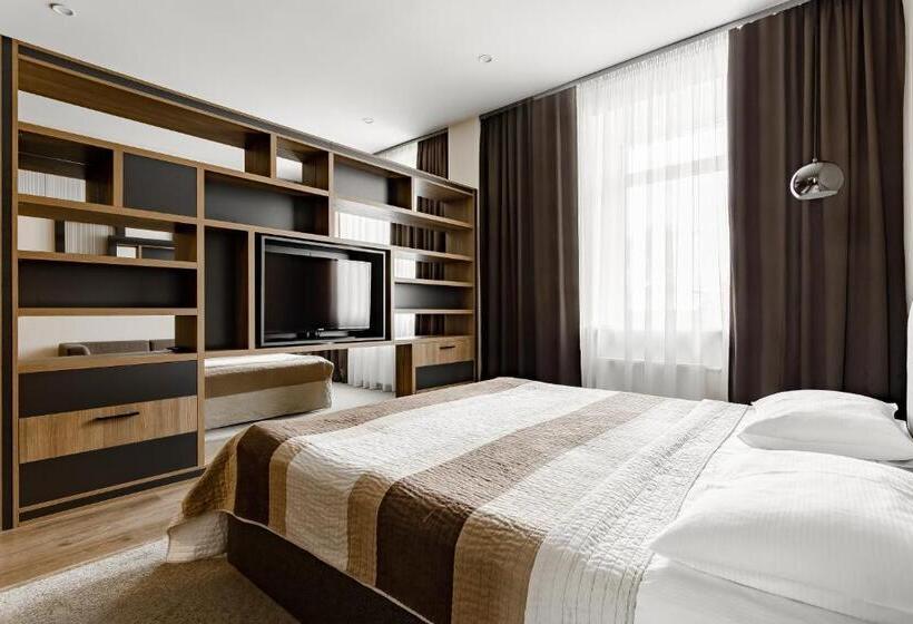 1 Szobás Apartman, Senator Maidan