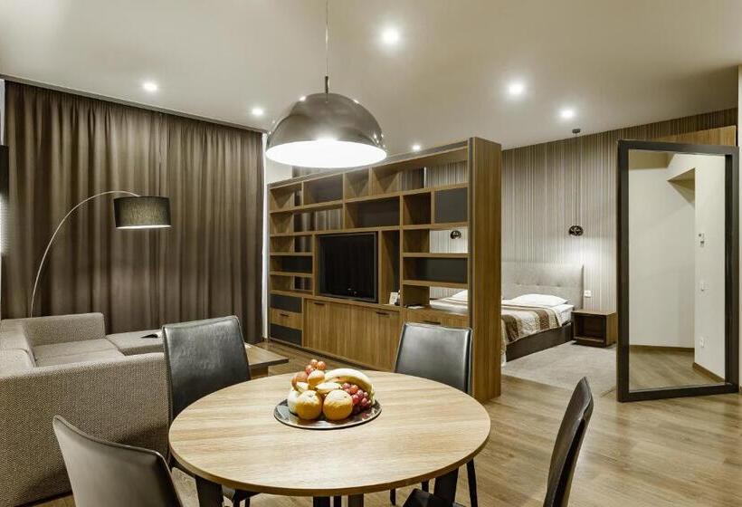 1 Szobás Apartman, Senator Maidan