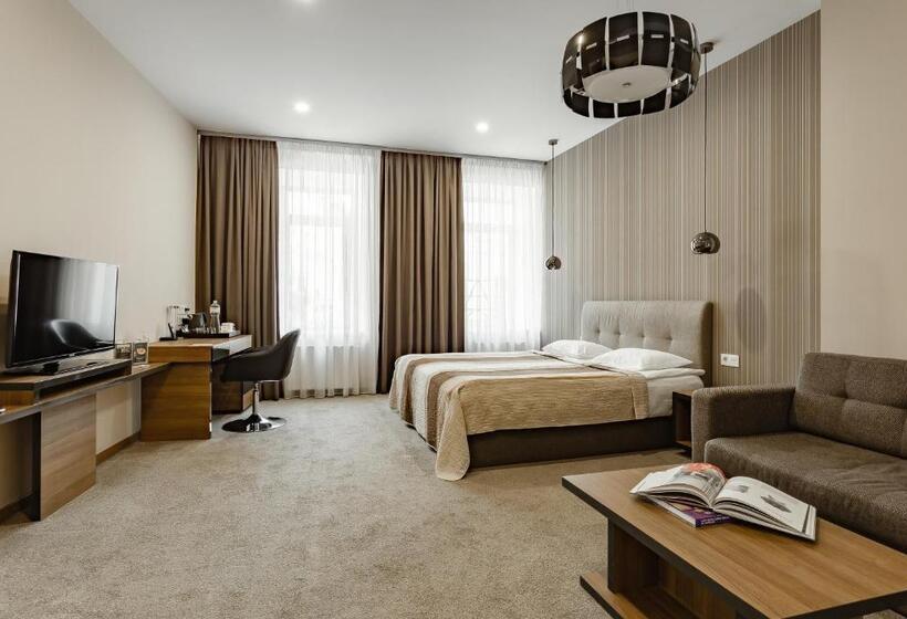 1 Szobás Apartman, Senator Maidan