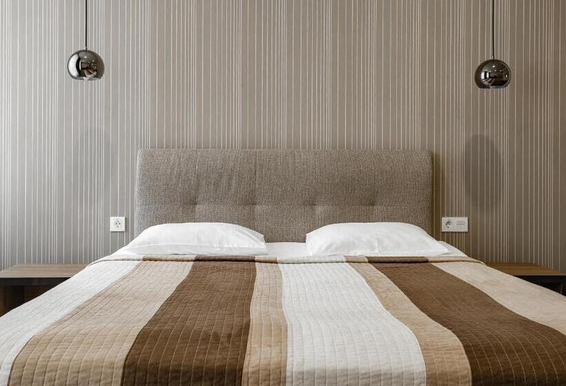 1 Szobás Apartman, Senator Maidan