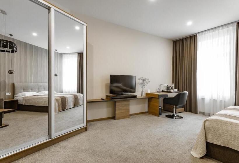 1 Szobás Apartman, Senator Maidan