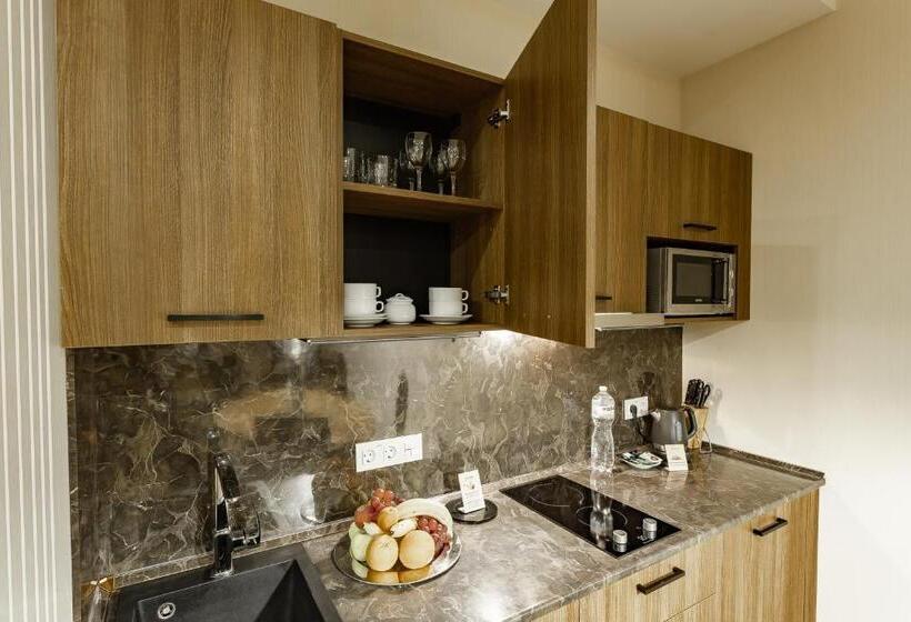 1 Szobás Apartman, Senator Maidan