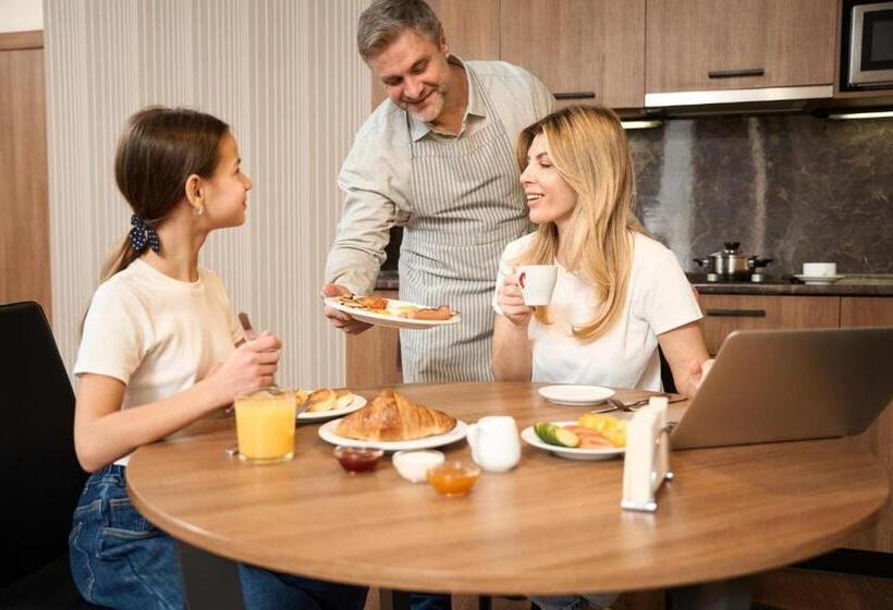 1 Szobás Apartman, Senator Maidan