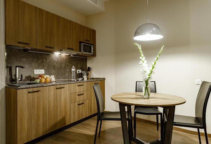 1 Szobás Apartman, Senator Maidan