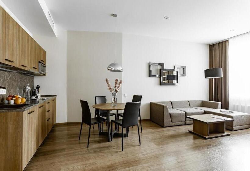 1 Szobás Apartman, Senator Maidan