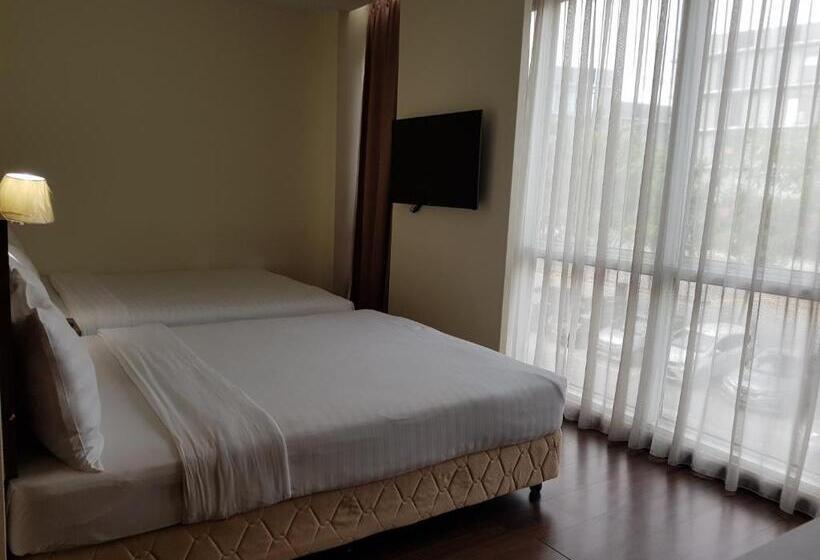 Семейный Номер, 9 Square Hotel   Kota Damansara