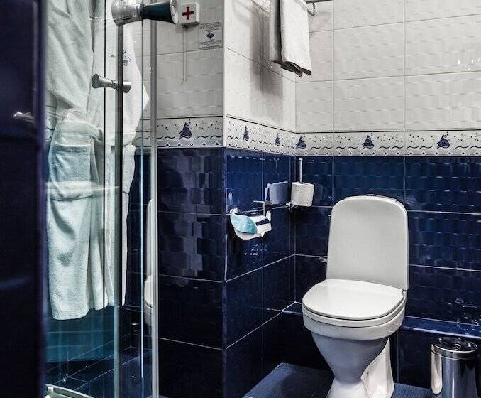 جناح, Alexandrovsky Garden