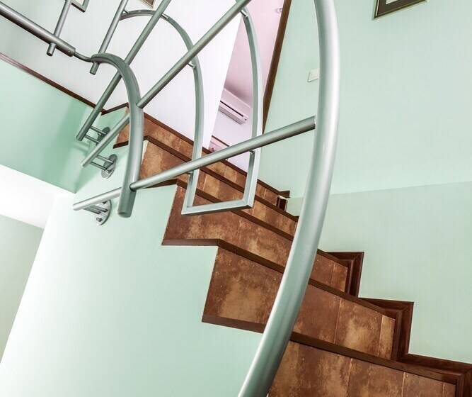 جناح, Alexandrovsky Garden