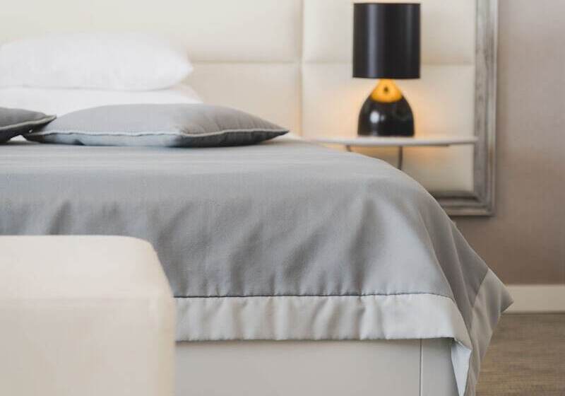 سوییت لوکس, Aurel