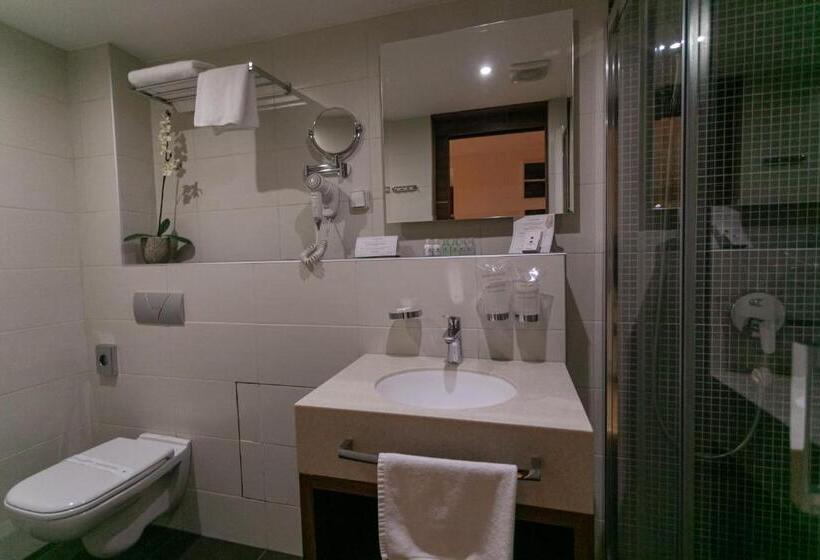 استودیوی استاندارد, Aurel