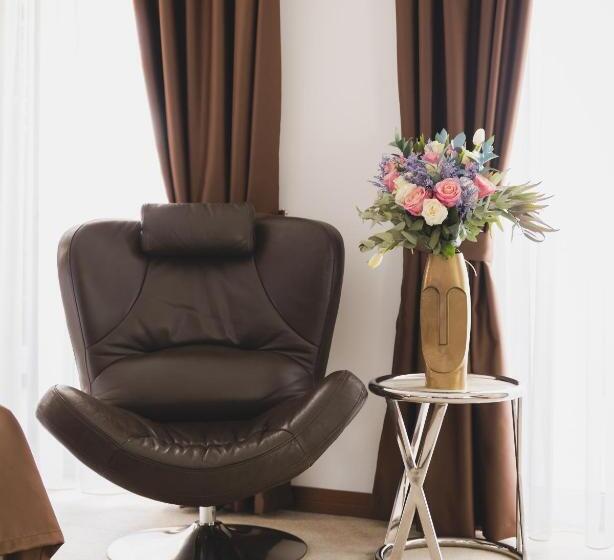 استودیوی استاندارد, Aurel