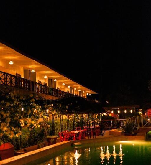 اتاق استاندارد با چشم‌انداز استخر, Bamboo Garden