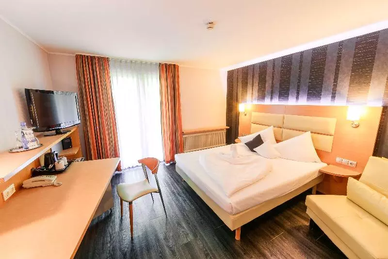 Standard Yhden Hengen Huone, Plaza Inn Stuttgart Ditzingen
