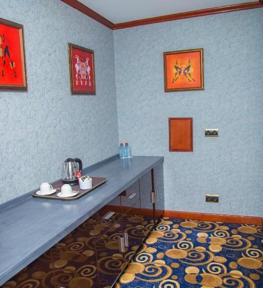 سوییت لوکس, Golden Coast