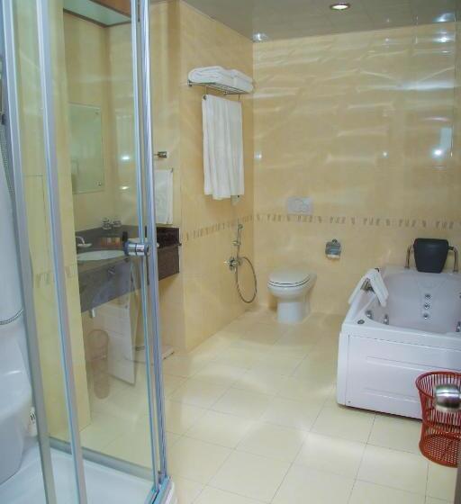 اتاق پریمیوم چهارنفره, Golden Coast