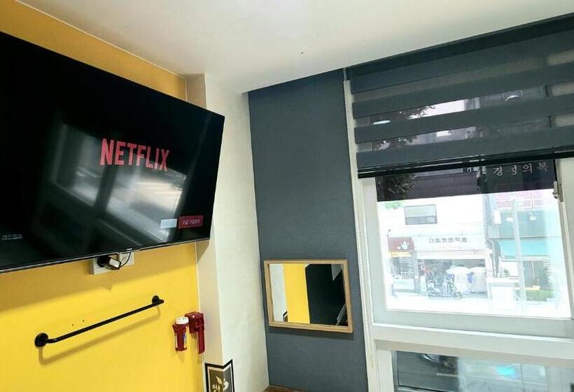 חדר דלוקס, Hostel Tommy