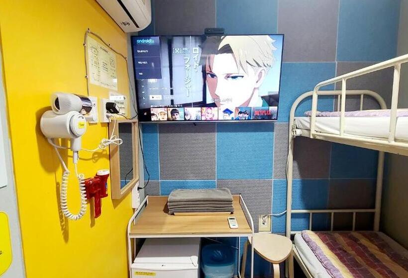 חדר משפחתי, Hostel Tommy