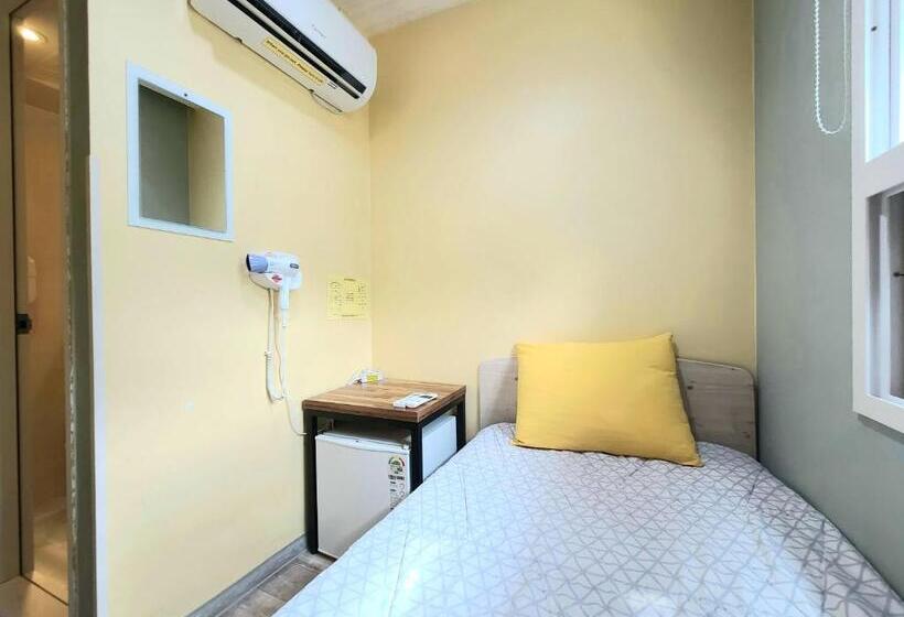 חדר יחיד בסיסי, Hostel Tommy