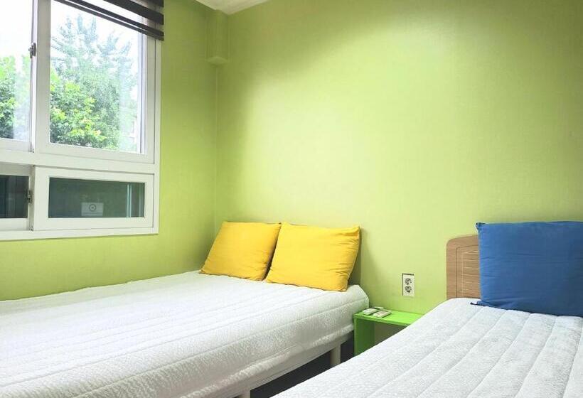 חדר סטנדרט לשלושה, Hostel Tommy