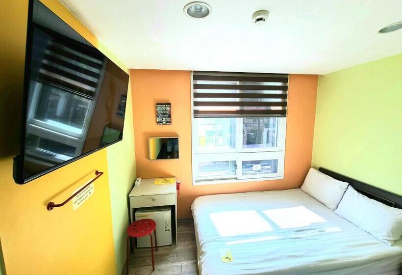 חדר סטנדרט לשלושה, Hostel Tommy