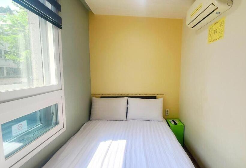 חדר בסיסי, Hostel Tommy