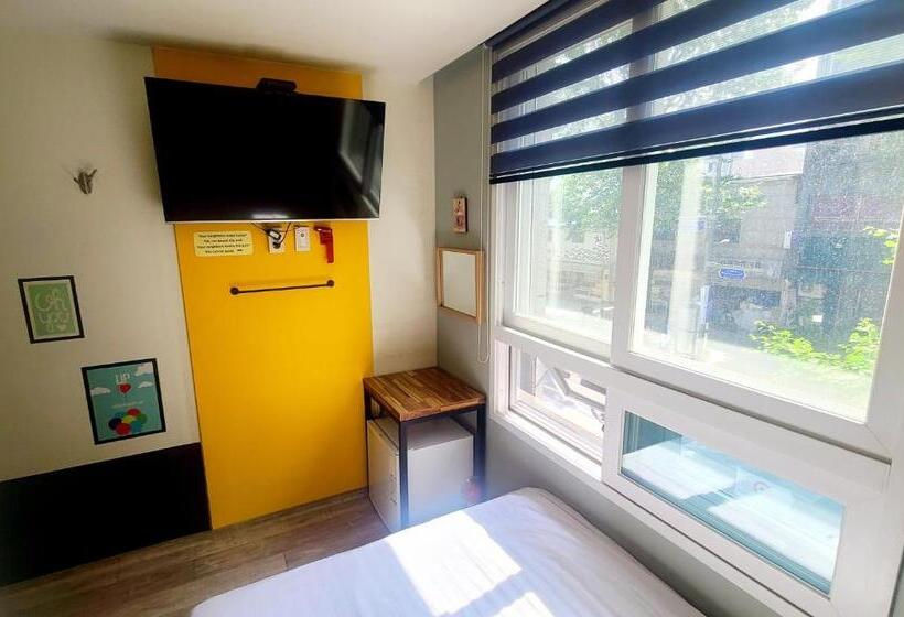 חדר בסיסי, Hostel Tommy