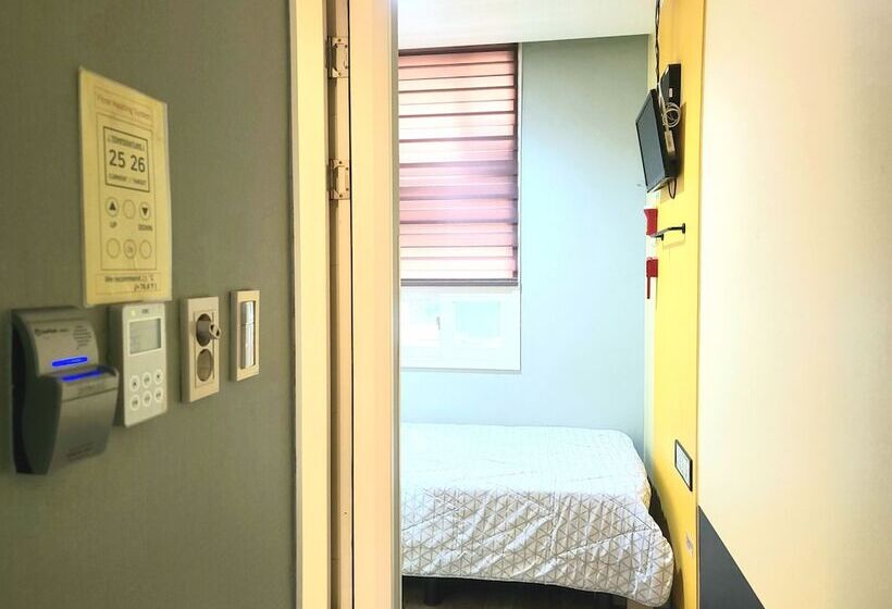 חדר יחיד בסיסי, Hostel Tommy