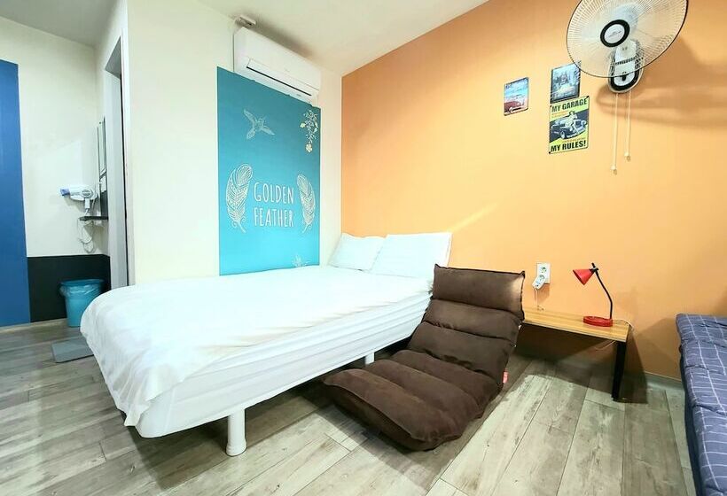 חדר משפחתי, Hostel Tommy