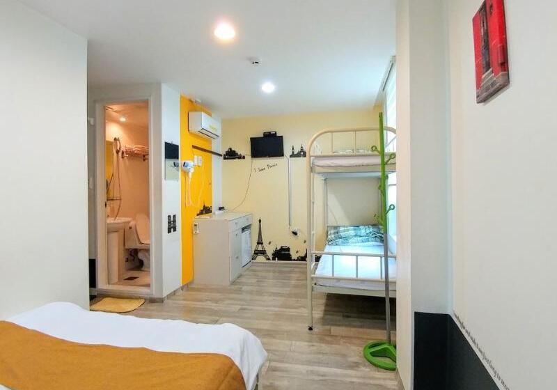 חדר משפחתי, Hostel Tommy