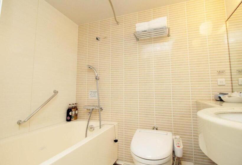 غرفة قياسية رباعية, Richmond Hotel Kochi