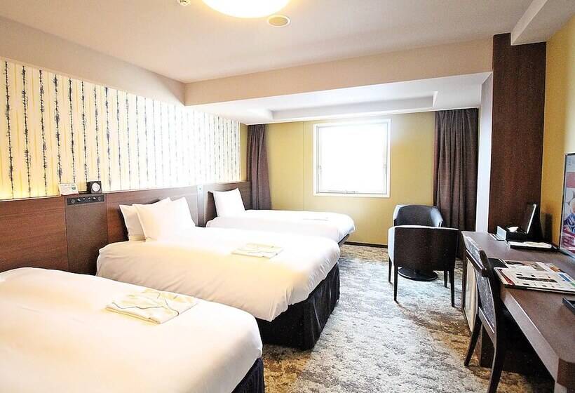 غرفة قياسية ثلاثية, Richmond Hotel Kochi