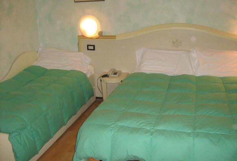 اتاق استاندارد سه نفره, San Marino