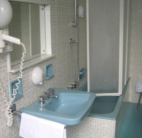 اتاق استاندارد با چشمانداز دریاچه, San Marino