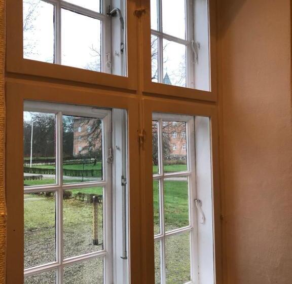 דירת חדר סופריור, Sostrup Slot