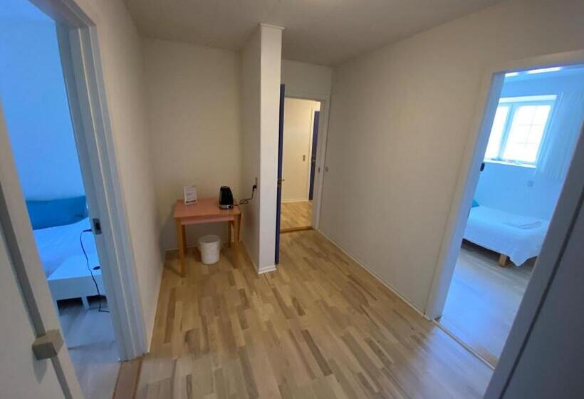 חדר משפחתי, Sostrup Slot