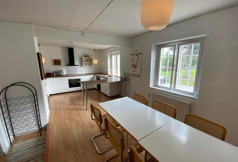 1 Bedroom Apartment Lake View, Sostrup Slot