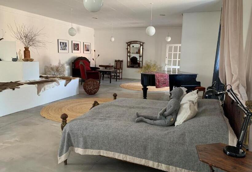 סטודיו דלוקס, Sostrup Slot