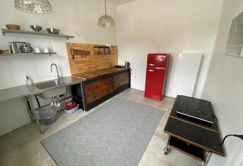 סטודיו דלוקס, Sostrup Slot