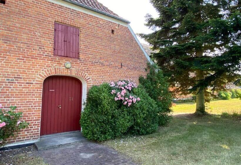 דירת חדר בקומת קרקע, Sostrup Slot