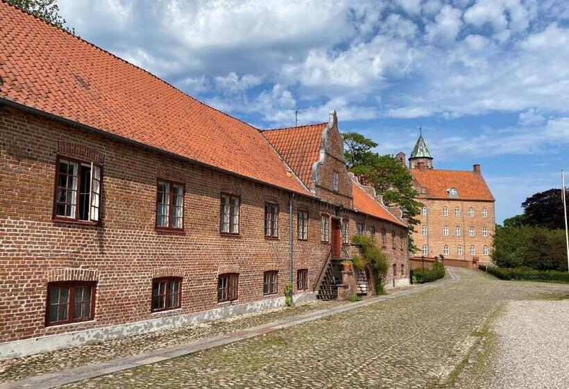 1 Bedroom Apartment Lake View, Sostrup Slot