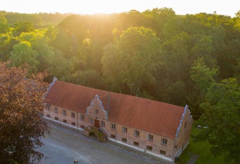 1 Bedroom Apartment Lake View, Sostrup Slot