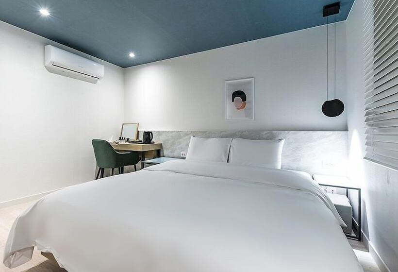 חדר סטנדרט, Yaja Masan Odong Branch